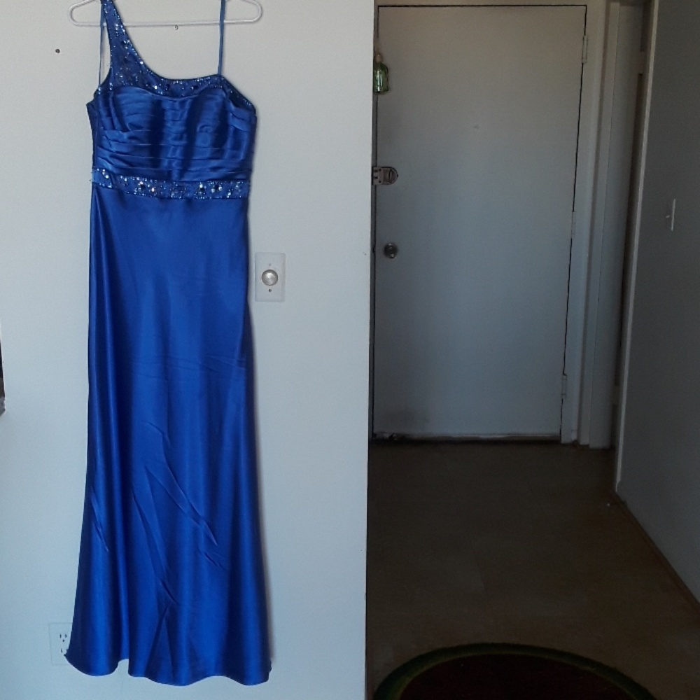 Adriana Papel evening gown
